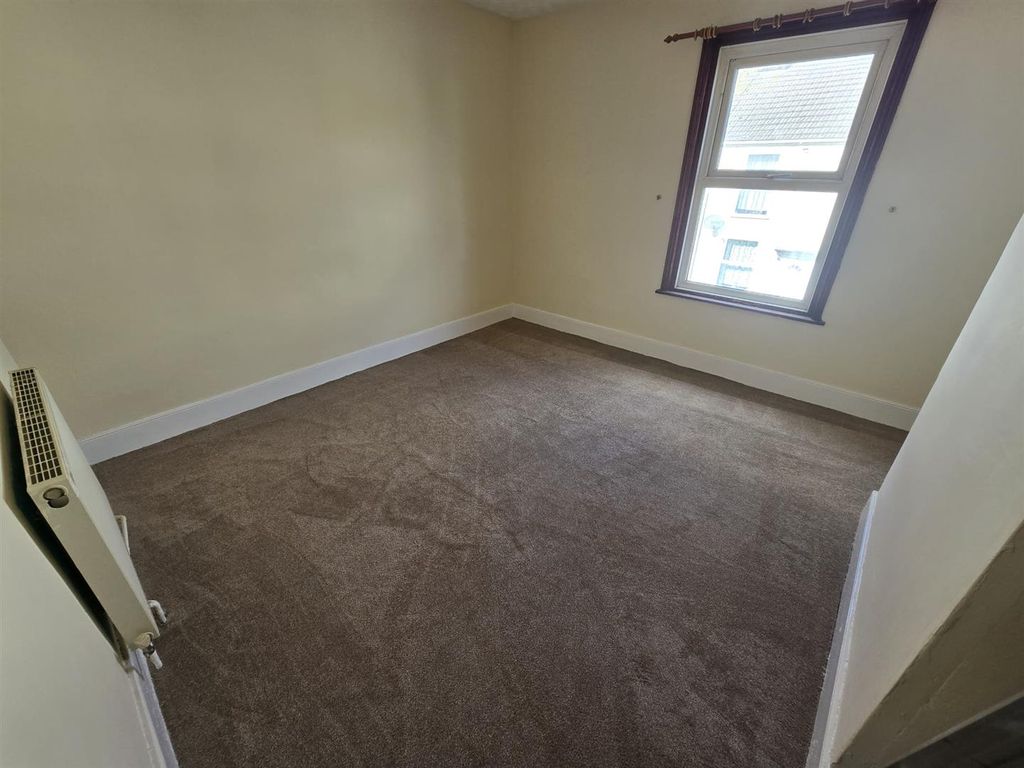 Property photo 3 of 8 Bedroom 1