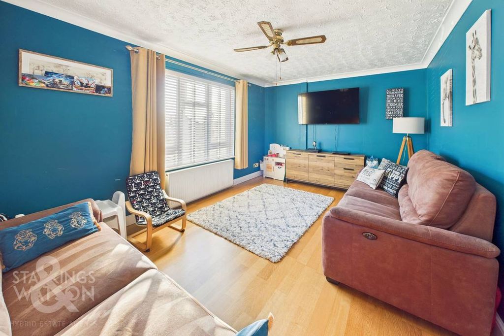 Property photo 2 of 21