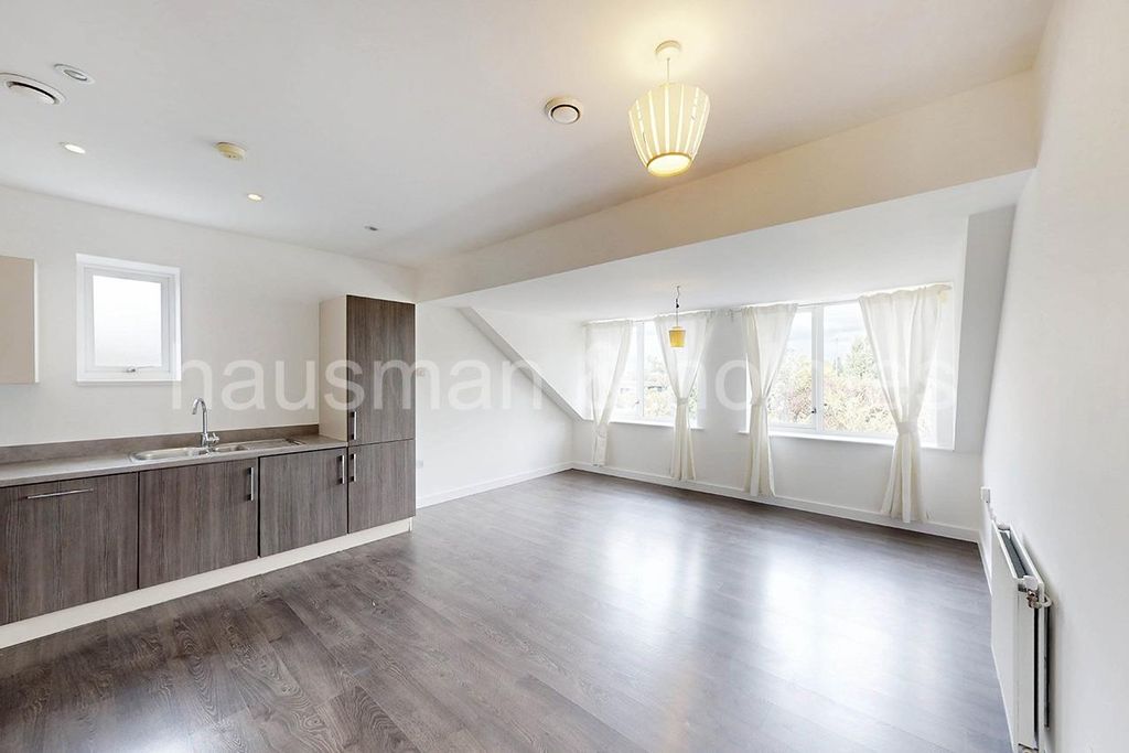 Property photo 3 of 13 W03.Jpg