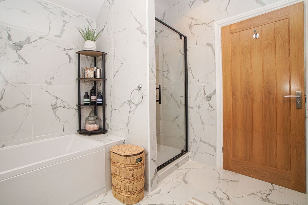Property photo 3 of 18 Family Bathroom