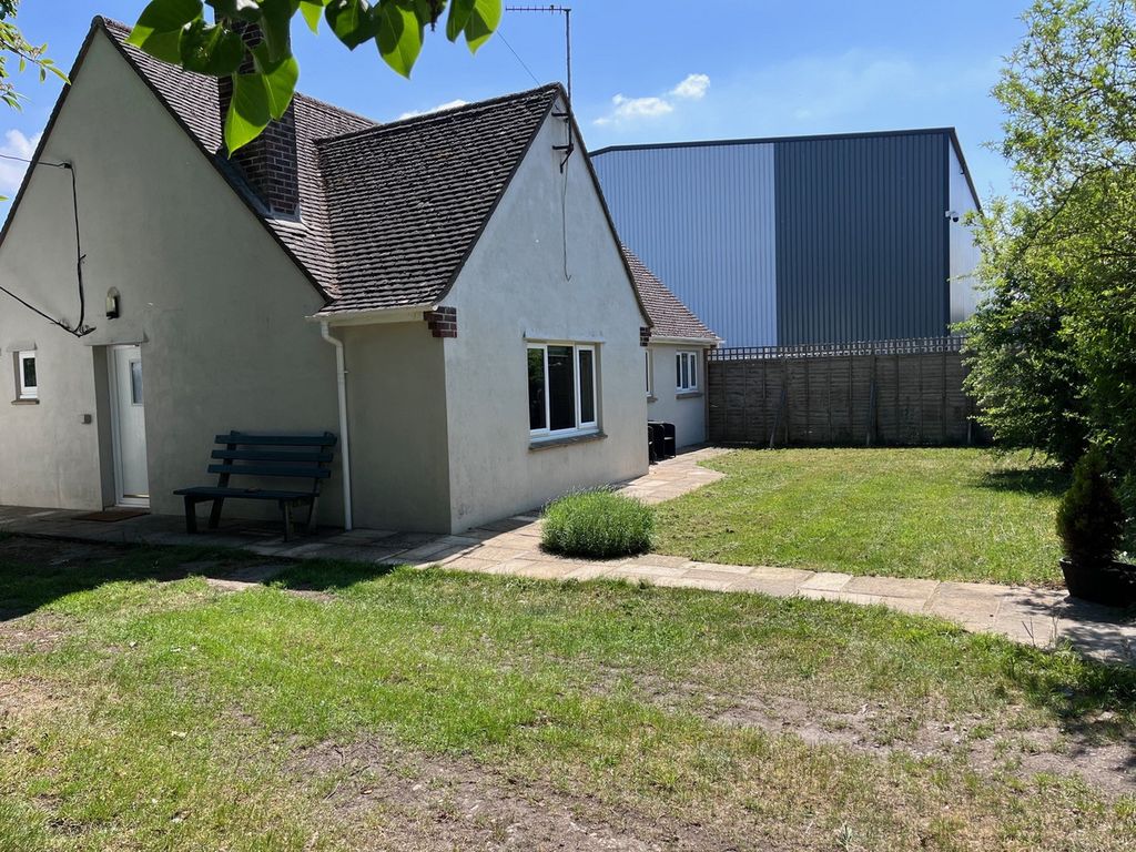 Property photo 2 of 21
