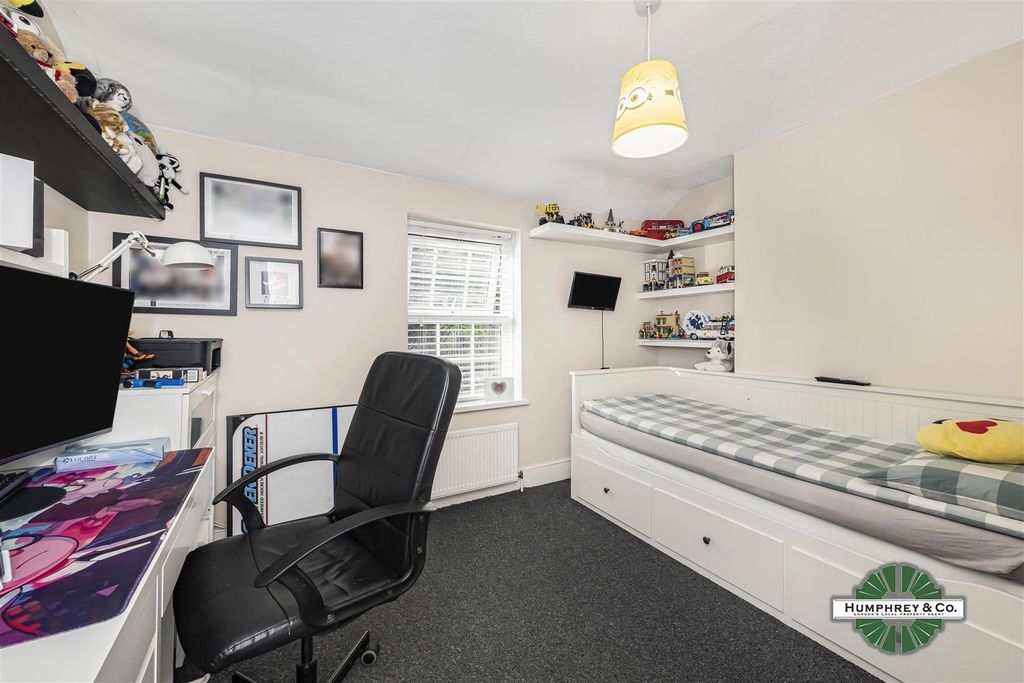 Property photo 3 of 14 21 Lower Road -001.Jpg