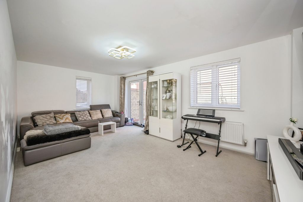 Property photo 2 of 17 Photo