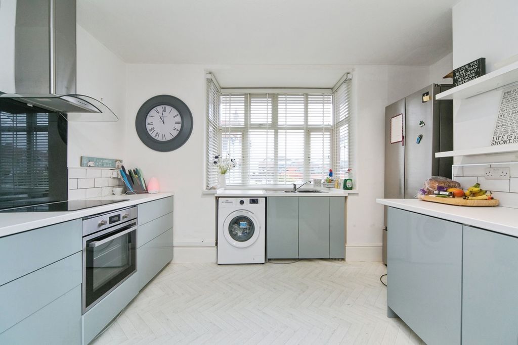 Property photo 3 of 14 Pbox-Img.Jpg