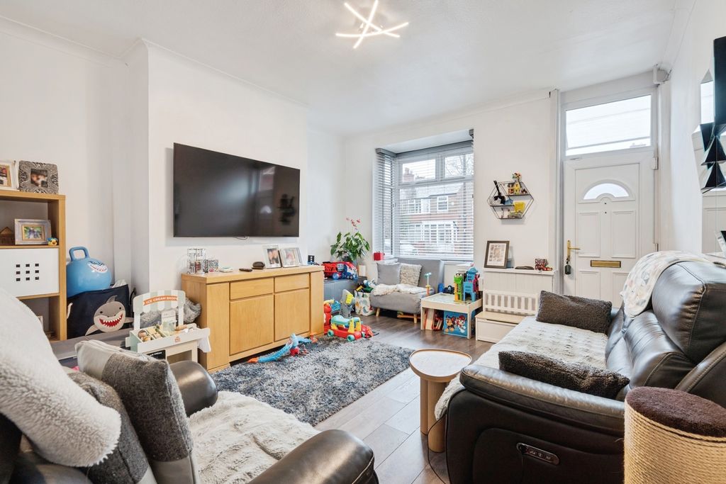 Property photo 3 of 18 Pbox-Img.Jpg