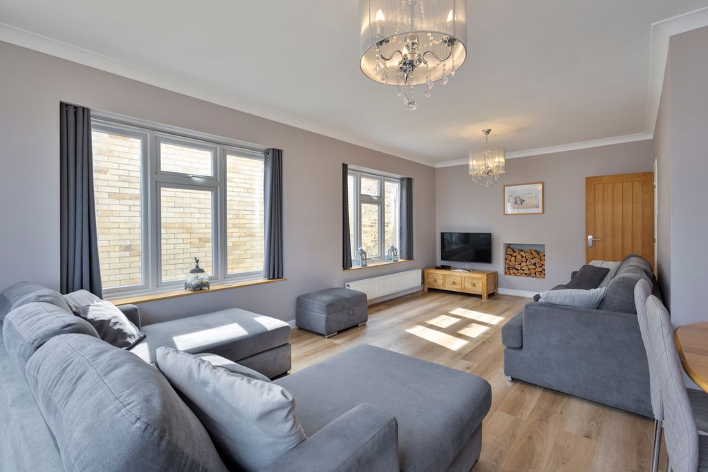 Property photo 1 of 37