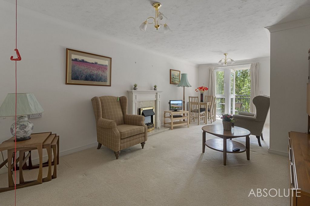 Property photo 3 of 17 Lounge/Dining Room