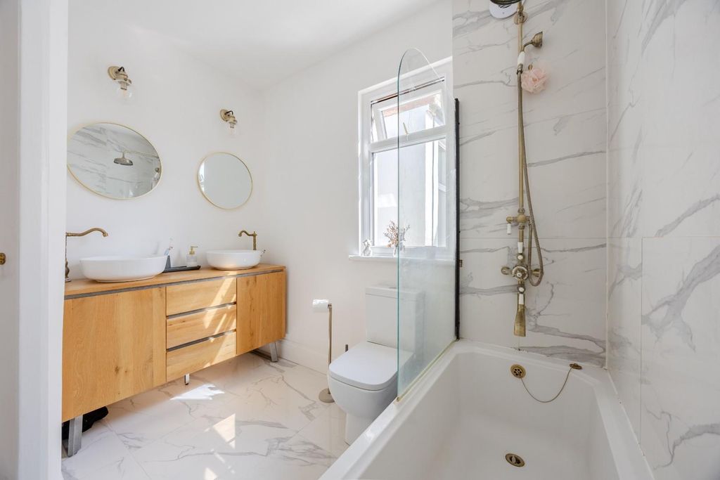 Property photo 3 of 30 Bathroom