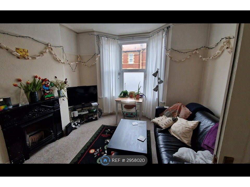 Property photo 2 of 11 Living Room