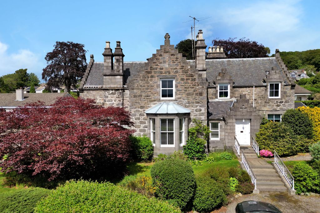 Property photo 1 of 33