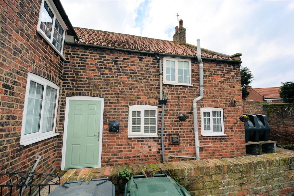 Property photo 2 of 15 Rear