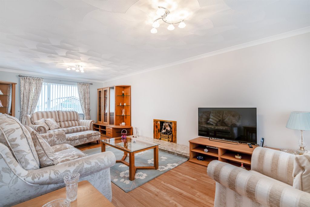Property photo 3 of 32