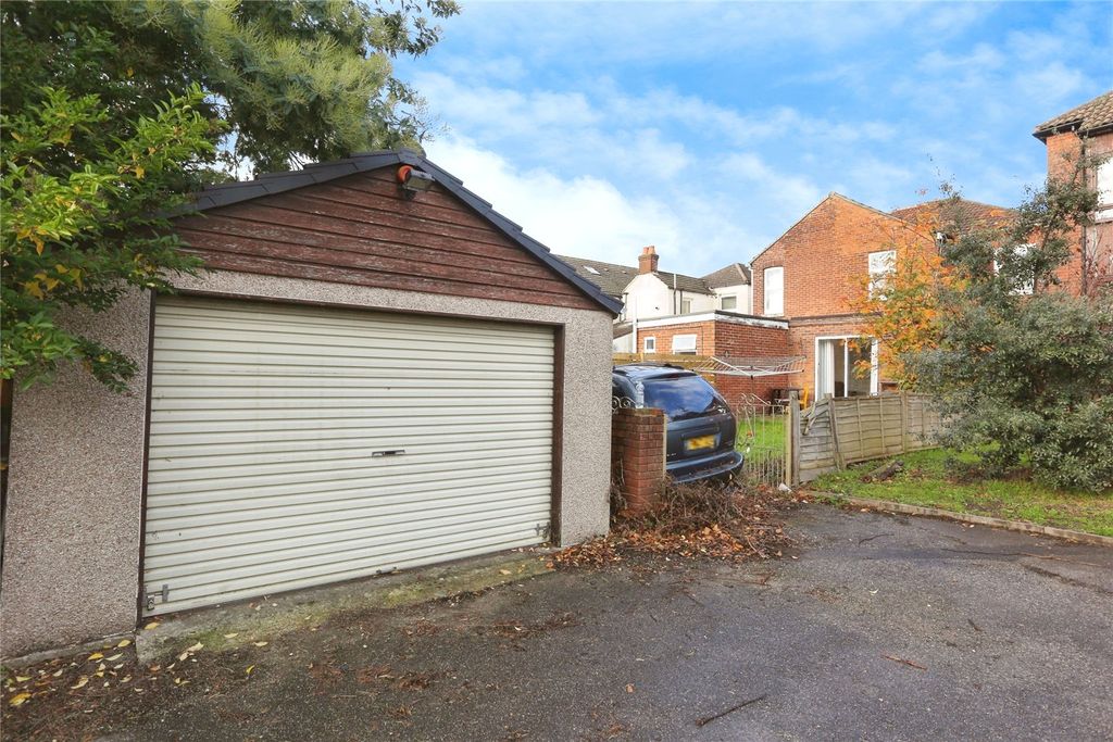 Property photo 2 of 14 Picture No. 13