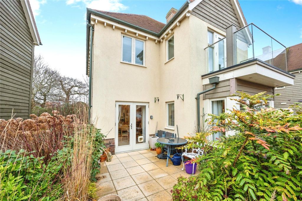 Property photo 3 of 21 Patio Garden