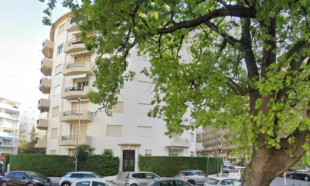 Property photo 1 of 7 Beautiful Renovated 2 Rooms Apartment