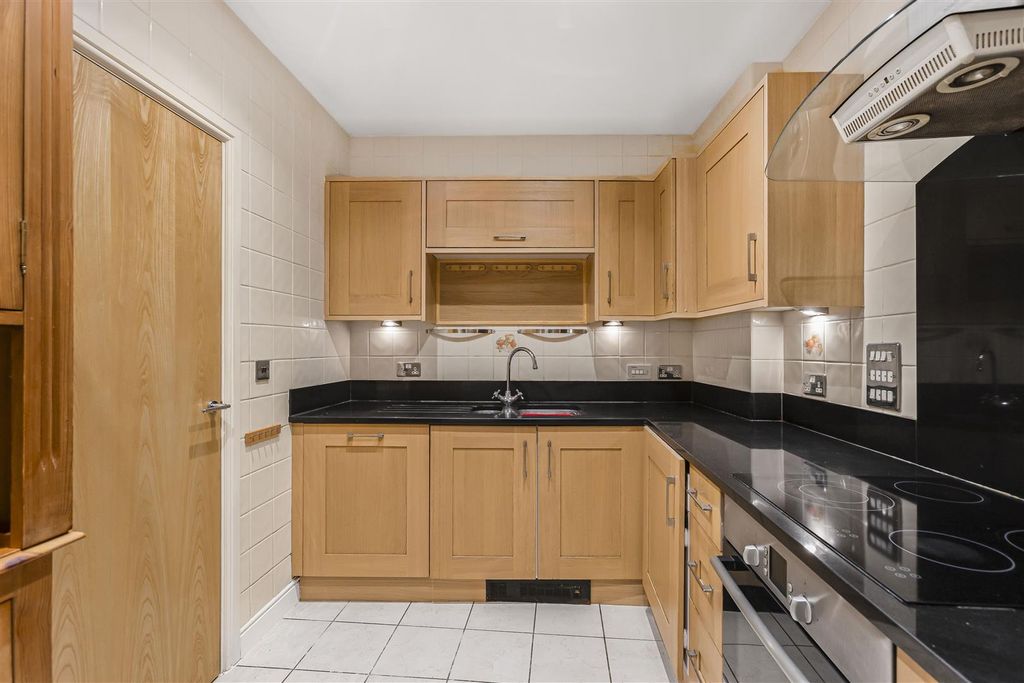 Additional image 5 of 2 bed flat for saleAshbourne Gardens, Hertford SG13