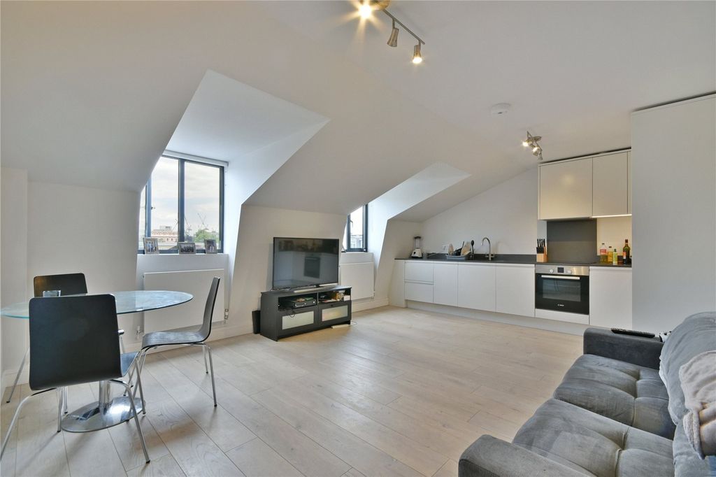 Property photo 2 of 9 Picture No. 17