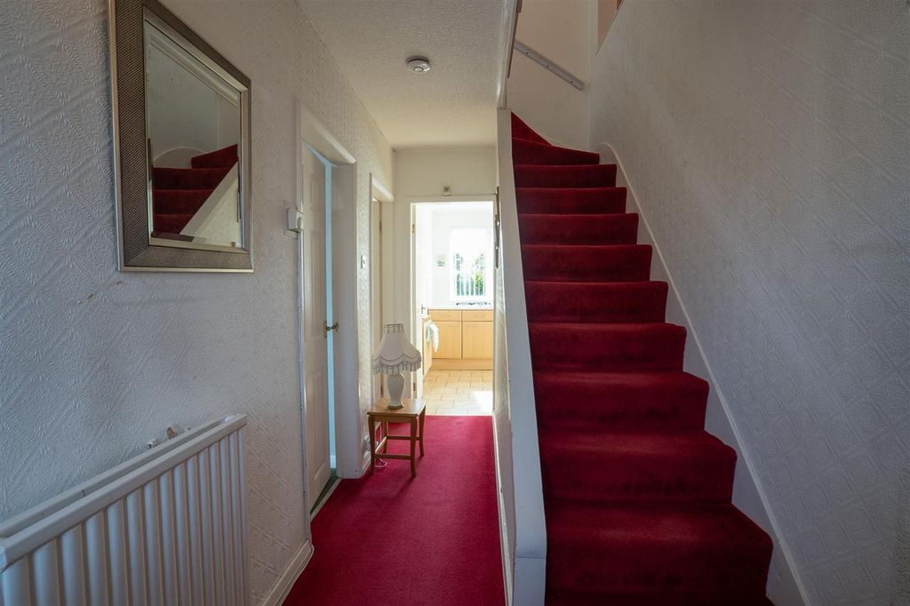 Property photo 2 of 17 Entrance Hallway