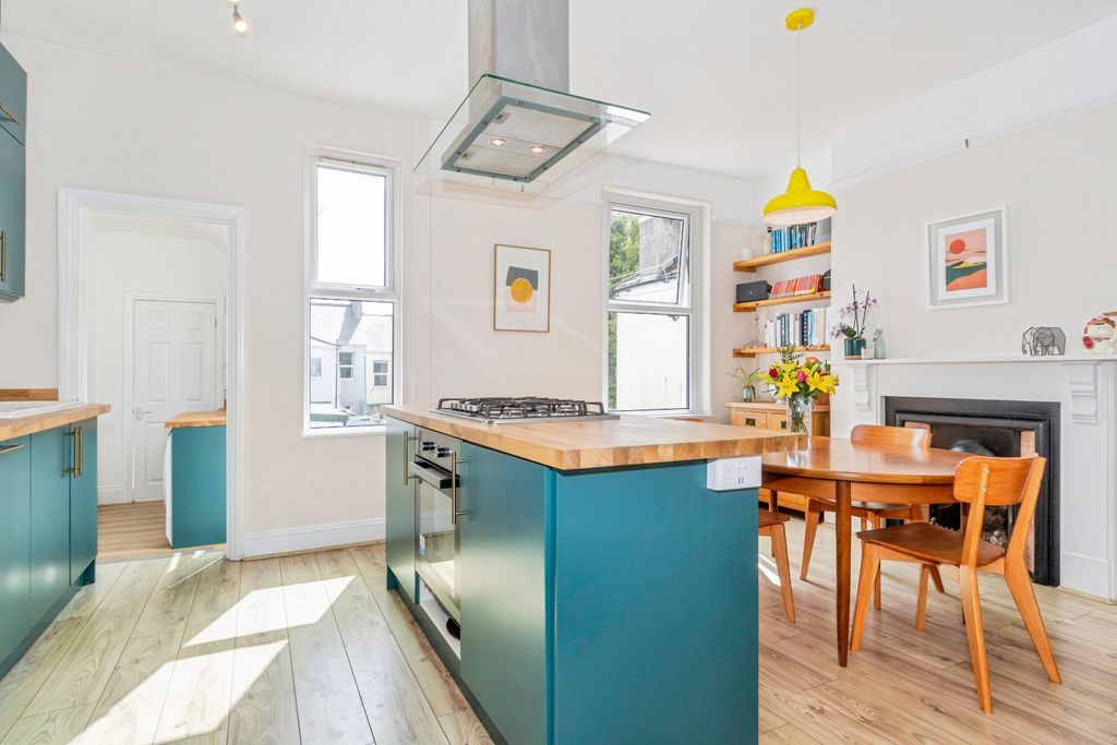 Property photo 3 of 19 Kitchen/Dining Room