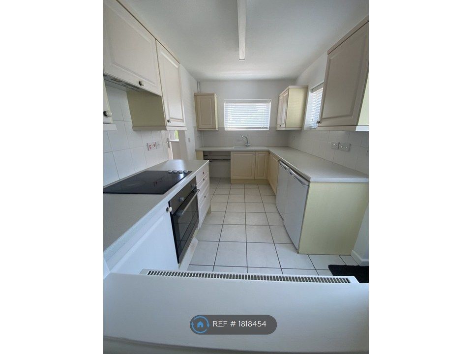 Property photo 3 of 14 Kitchen