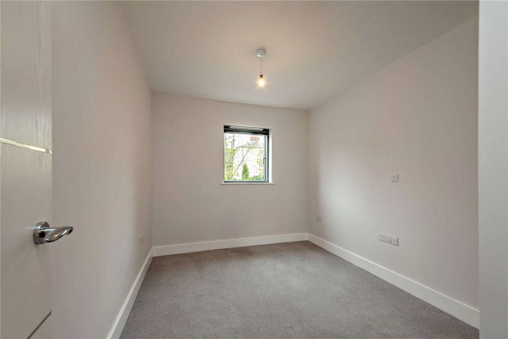 Additional image 7 of 2 bed flat for saleSt Marys Road, Newbury, Berkshire RG14