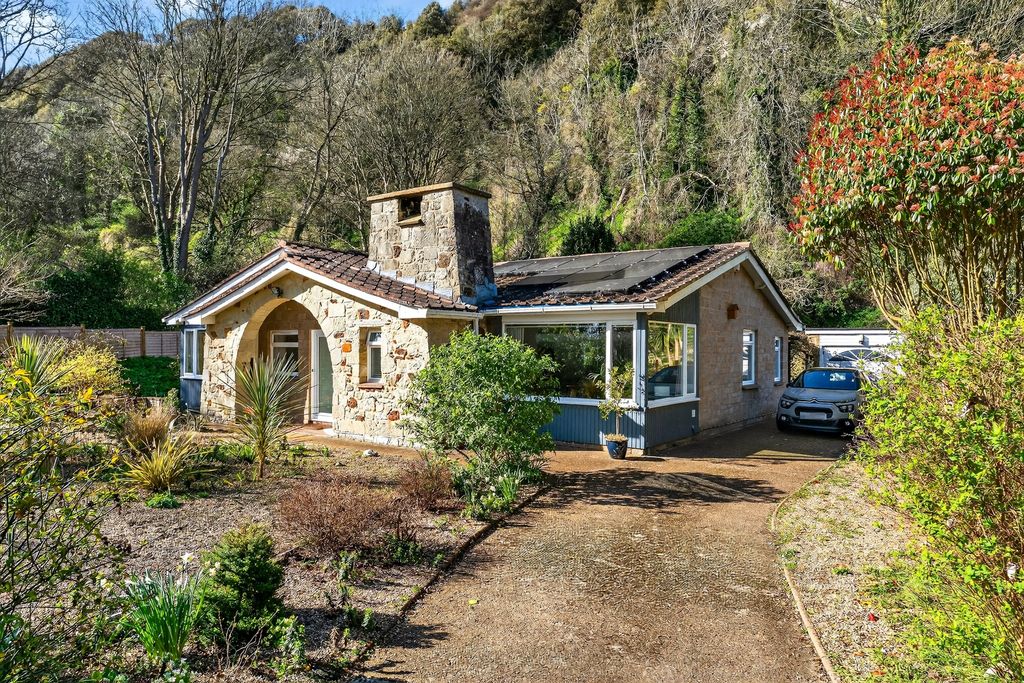 Property photo 2 of 20