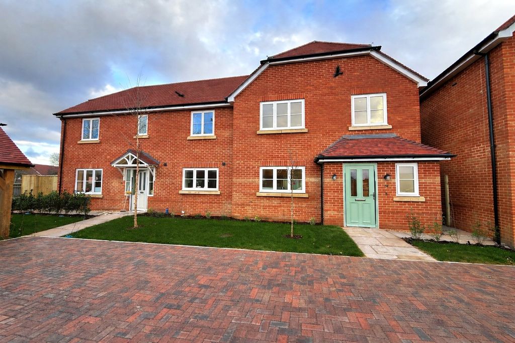 Property photo 1 of 11 External