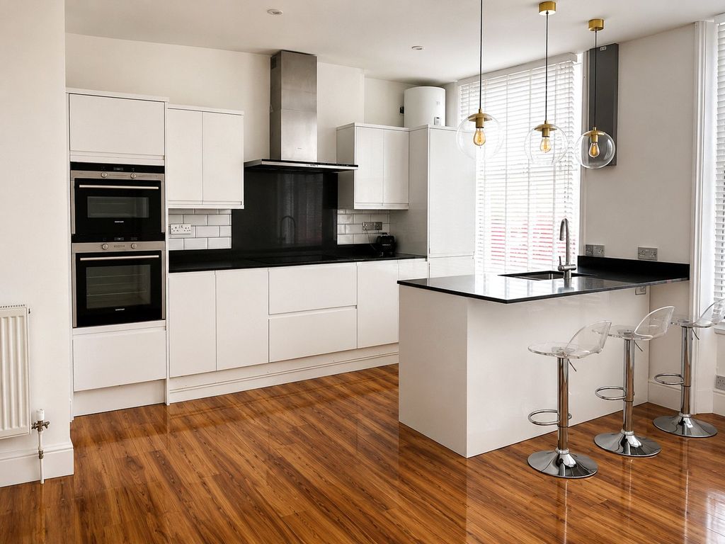 Property photo 3 of 7 Reception/Kitchen