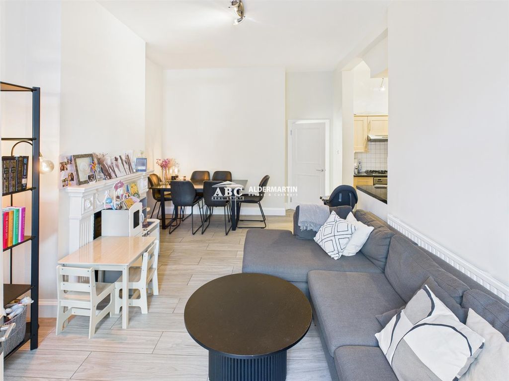 Property photo 2 of 11 Cam03215G0-Pr0080-Still015.Jpg