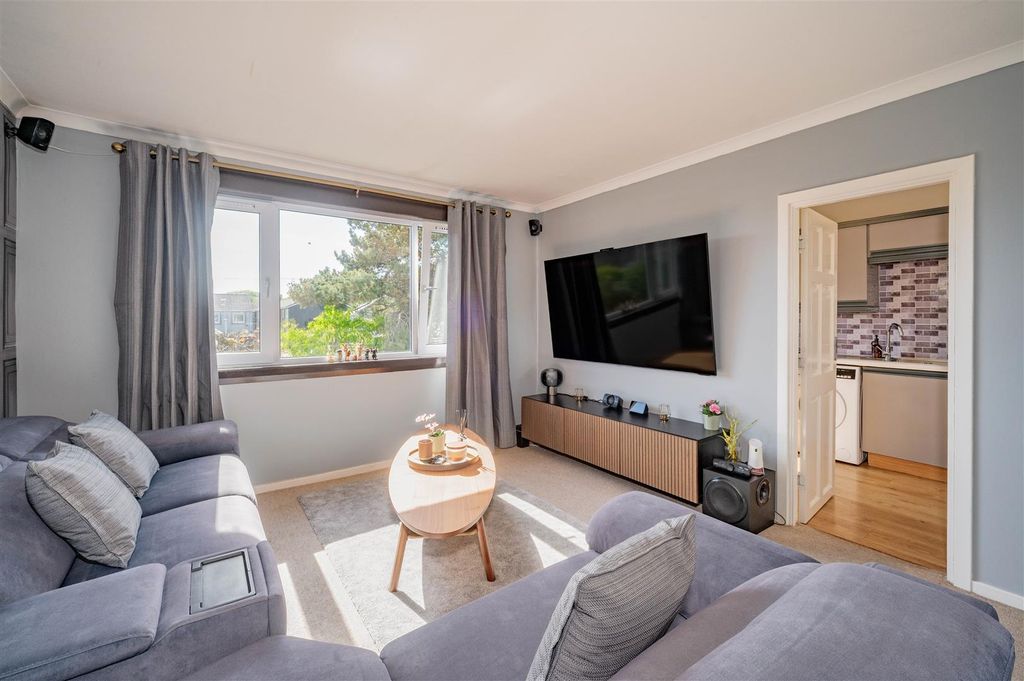 Property photo 3 of 23 156 Strathmore Street Bf-2.Jpg