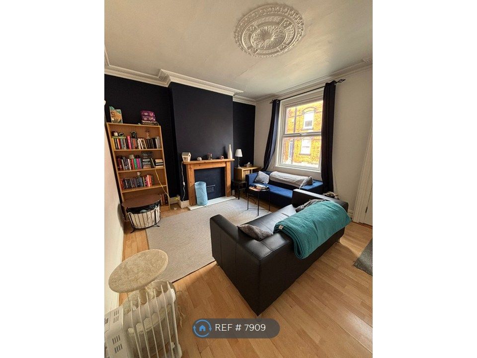 Property photo 1 of 27 Sitting Room