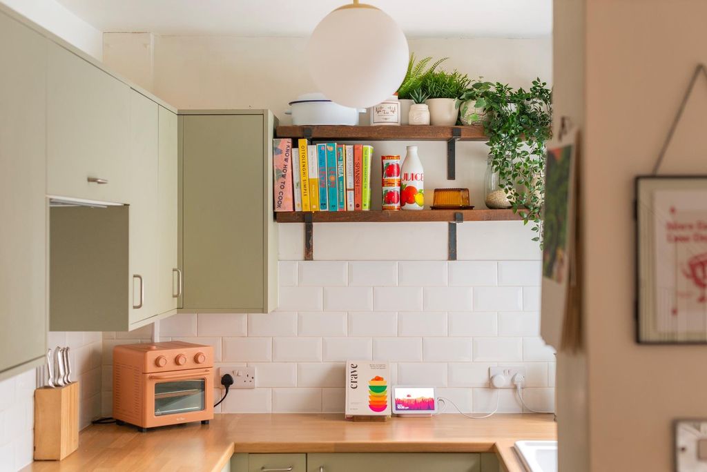 Property photo 3 of 38 1W9San - Kitchen A.Jpg