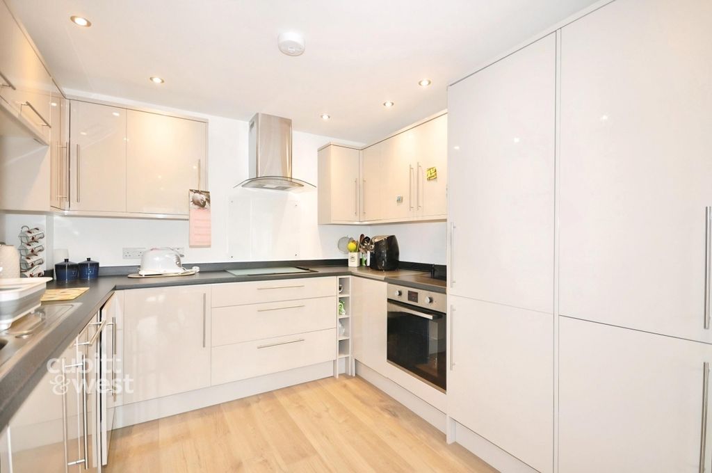 Property photo 1 of 9 Kitchen