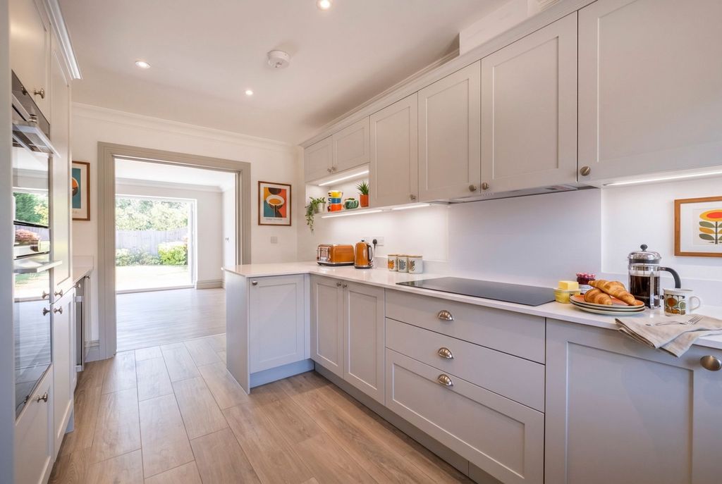 Property photo 2 of 15 Luxury Kitchen