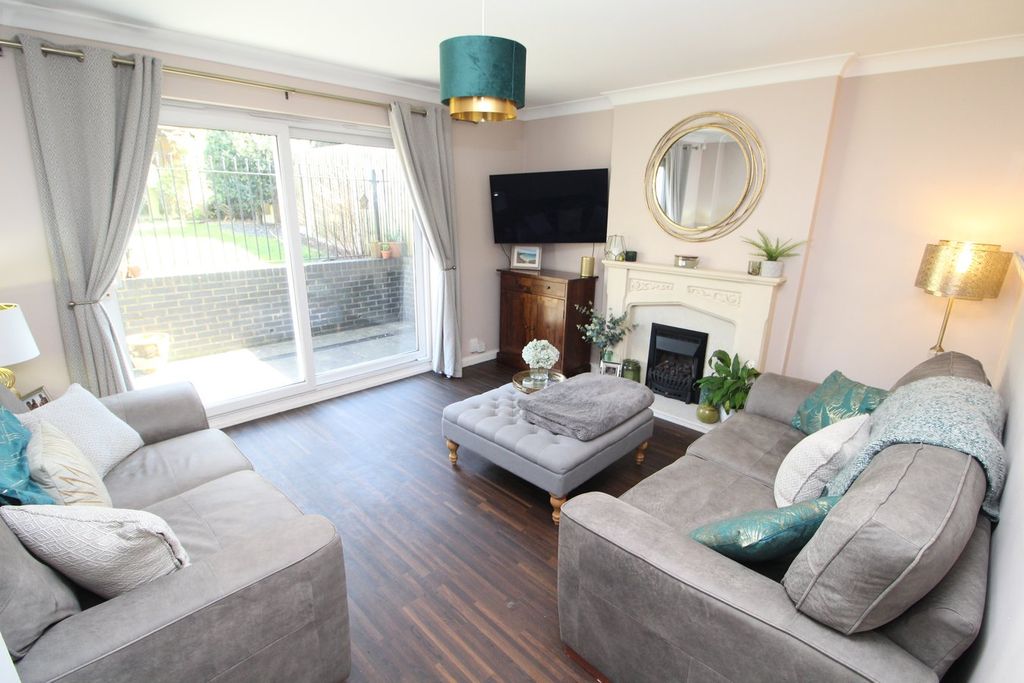 Property photo 3 of 20