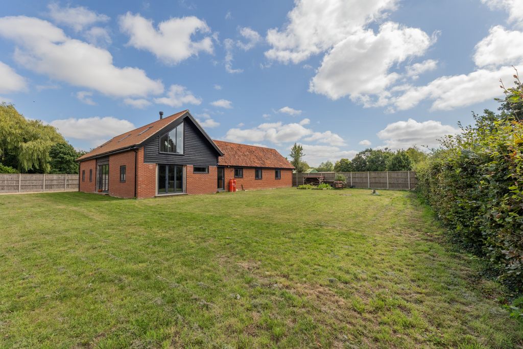 Property photo 1 of 24 349A1542