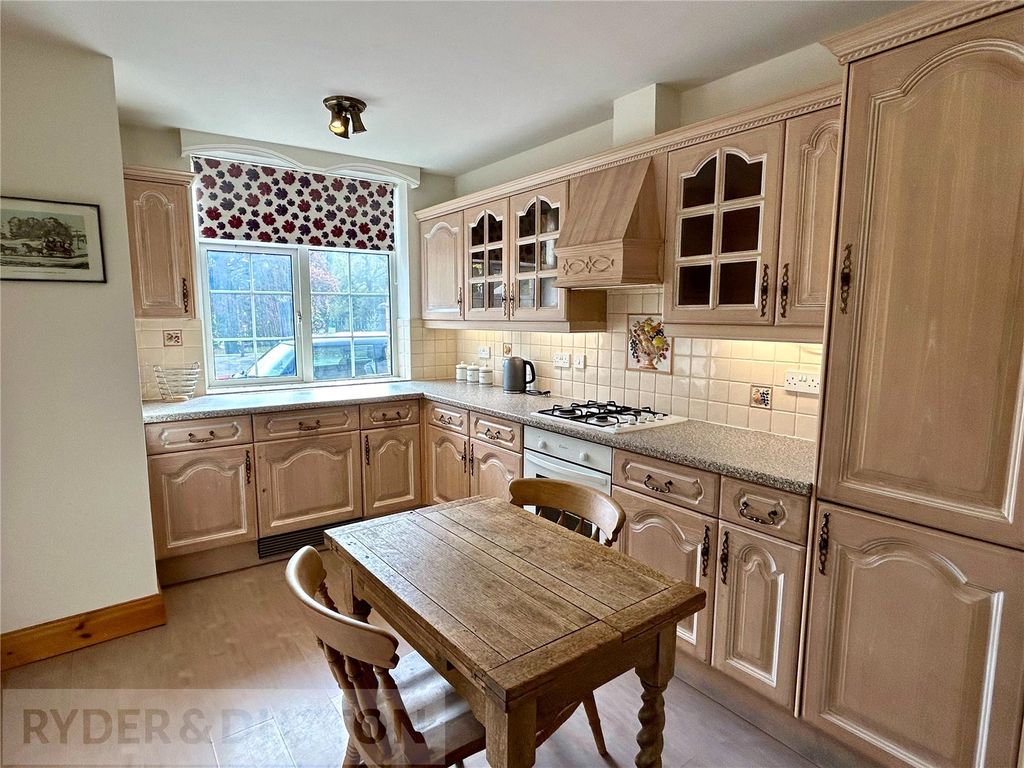 Property photo 3 of 17 Kitchen