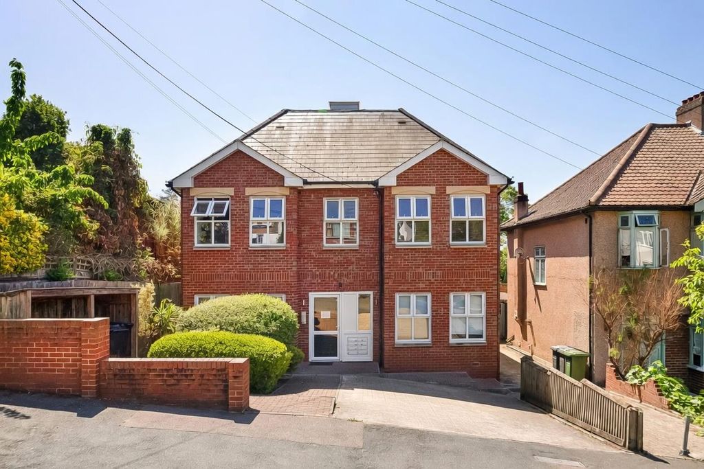 Property photo 1 of 10 5Kajp.Jpg