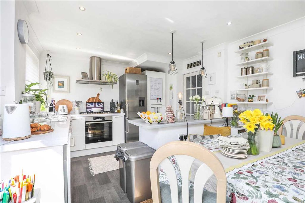 Property photo 3 of 17 Kitchen/Dining