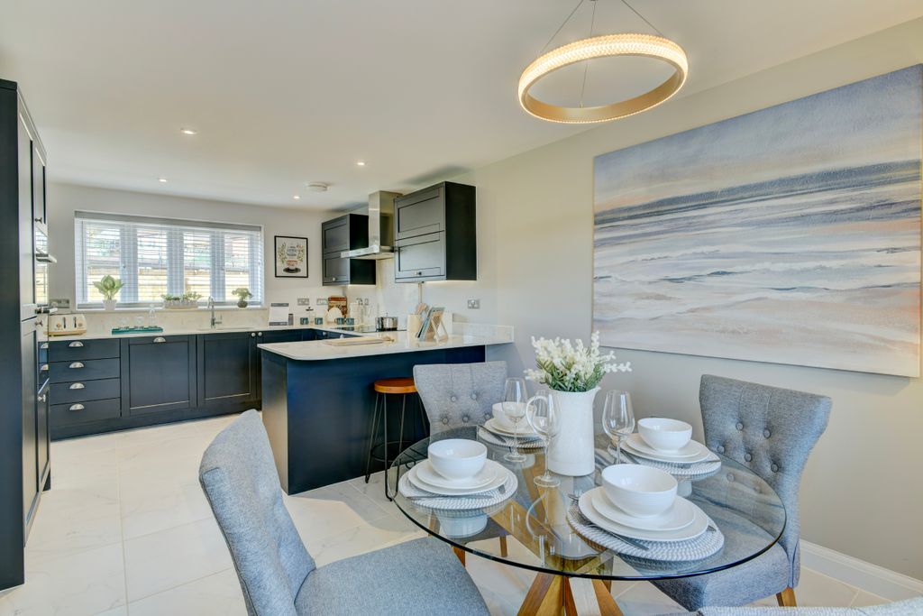Property photo 3 of 13 Kitchen / Dining Area