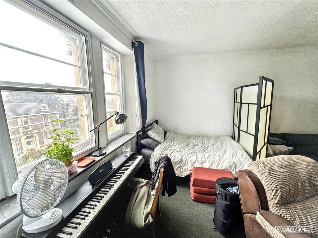 Property photo 2 of 8 Bright And Spacious Bedroom With Large Windows...