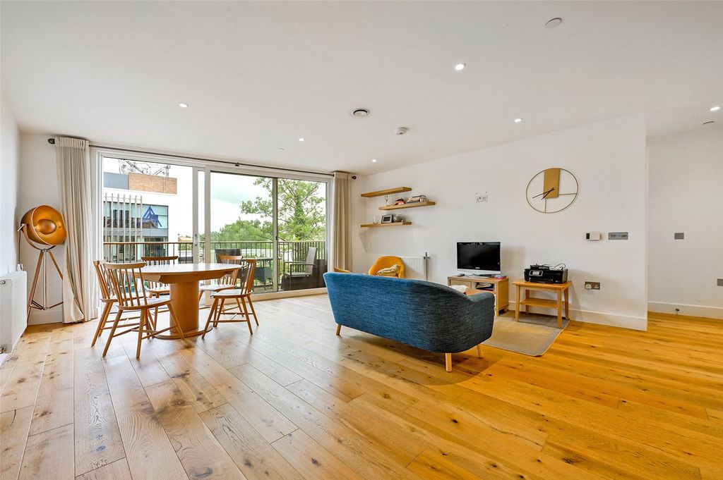 Property photo 3 of 14 Sitting/Dining Room