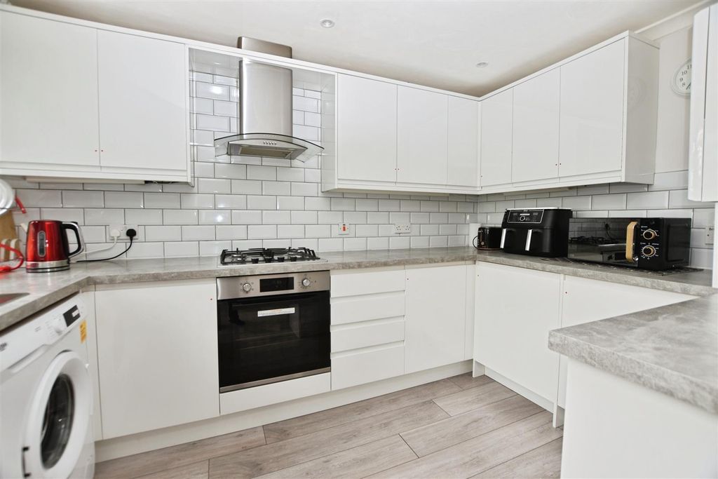 Property photo 2 of 9 Kitchen / Diner