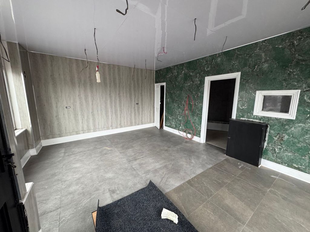 Property photo 2 of 25