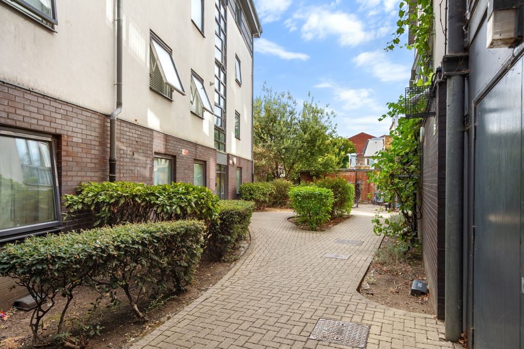 Property photo 2 of 12 094A8944