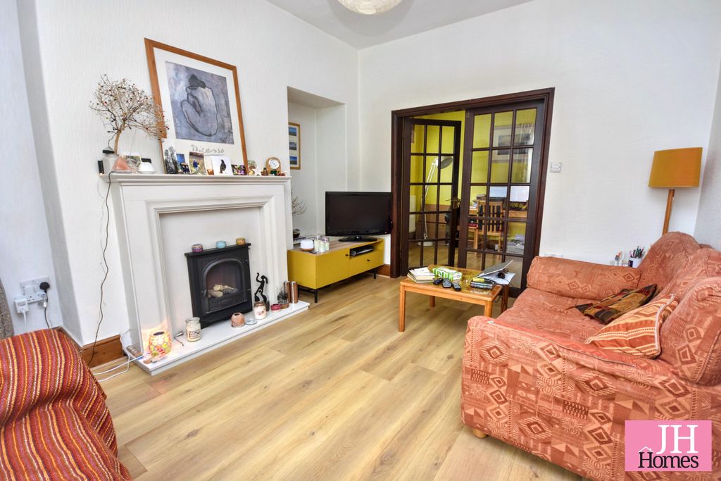 Property photo 2 of 18