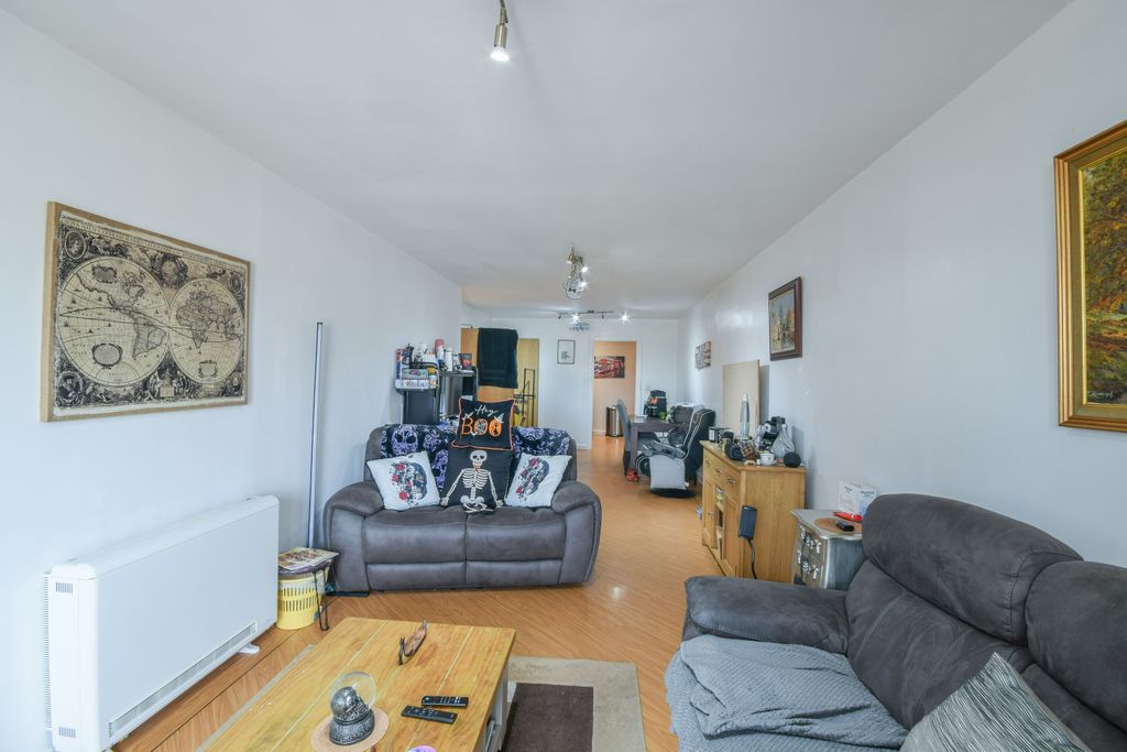 Property photo 3 of 12