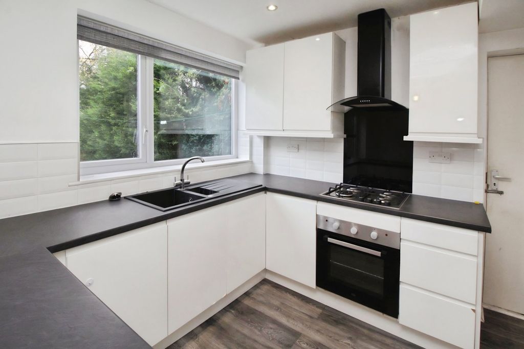 Property photo 2 of 9 Picture No. 12