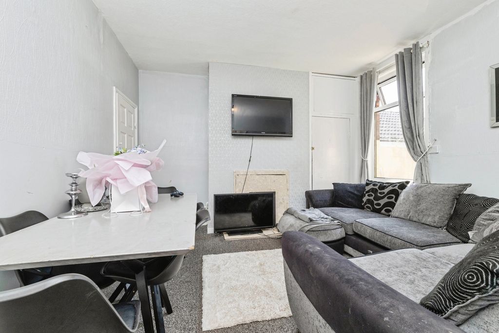 Property photo 2 of 15 Pbox-Img.Jpg
