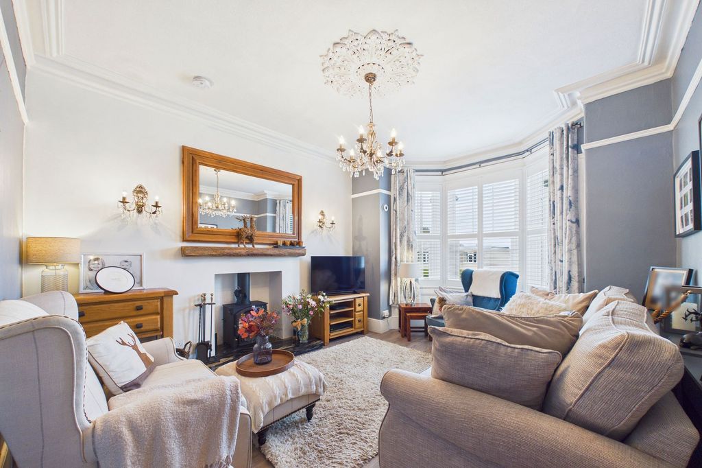 Property photo 2 of 39